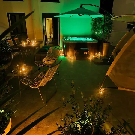 Luxury Urban Villa Apartments With Jacuzzi Split Exterior photo