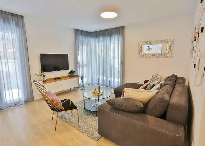 Luxury Urban Villa Apartments With Jacuzzi